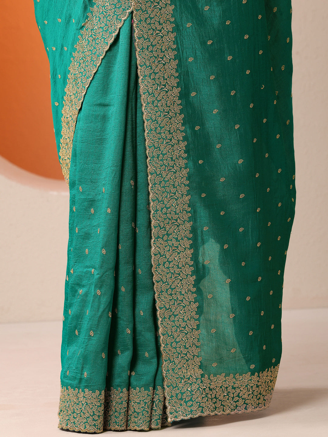 Green Embellished Silk Blend Saree With Unstitched Blouse Piece