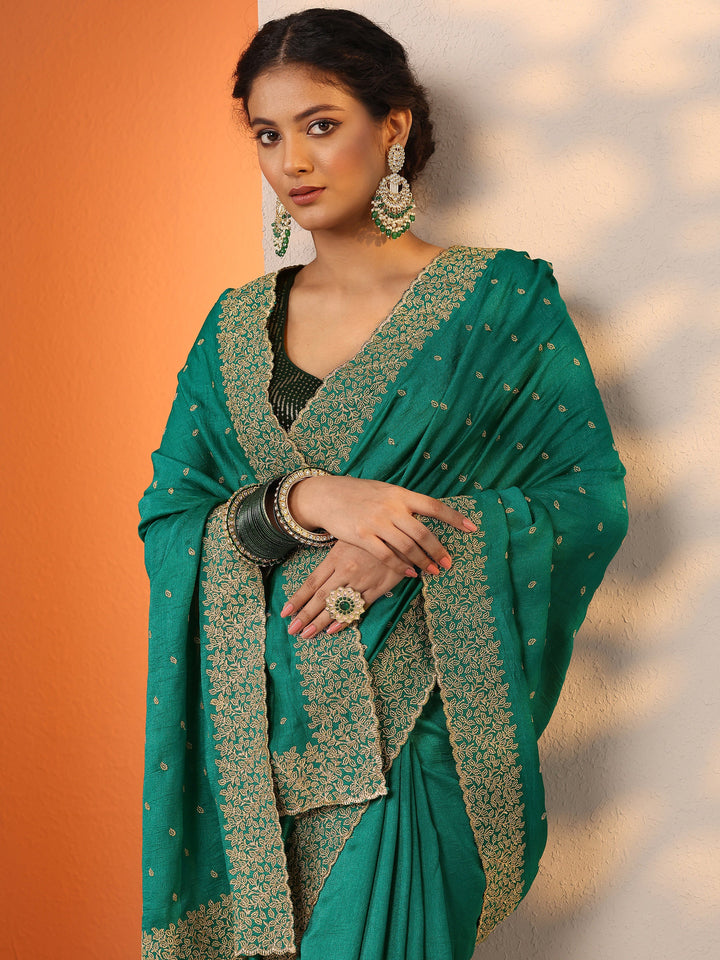 Green Embellished Silk Blend Saree With Unstitched Blouse Piece