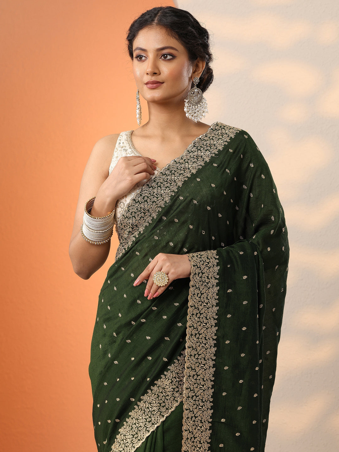 Green Embellished Silk Blend Saree With Unstitched Blouse Piece