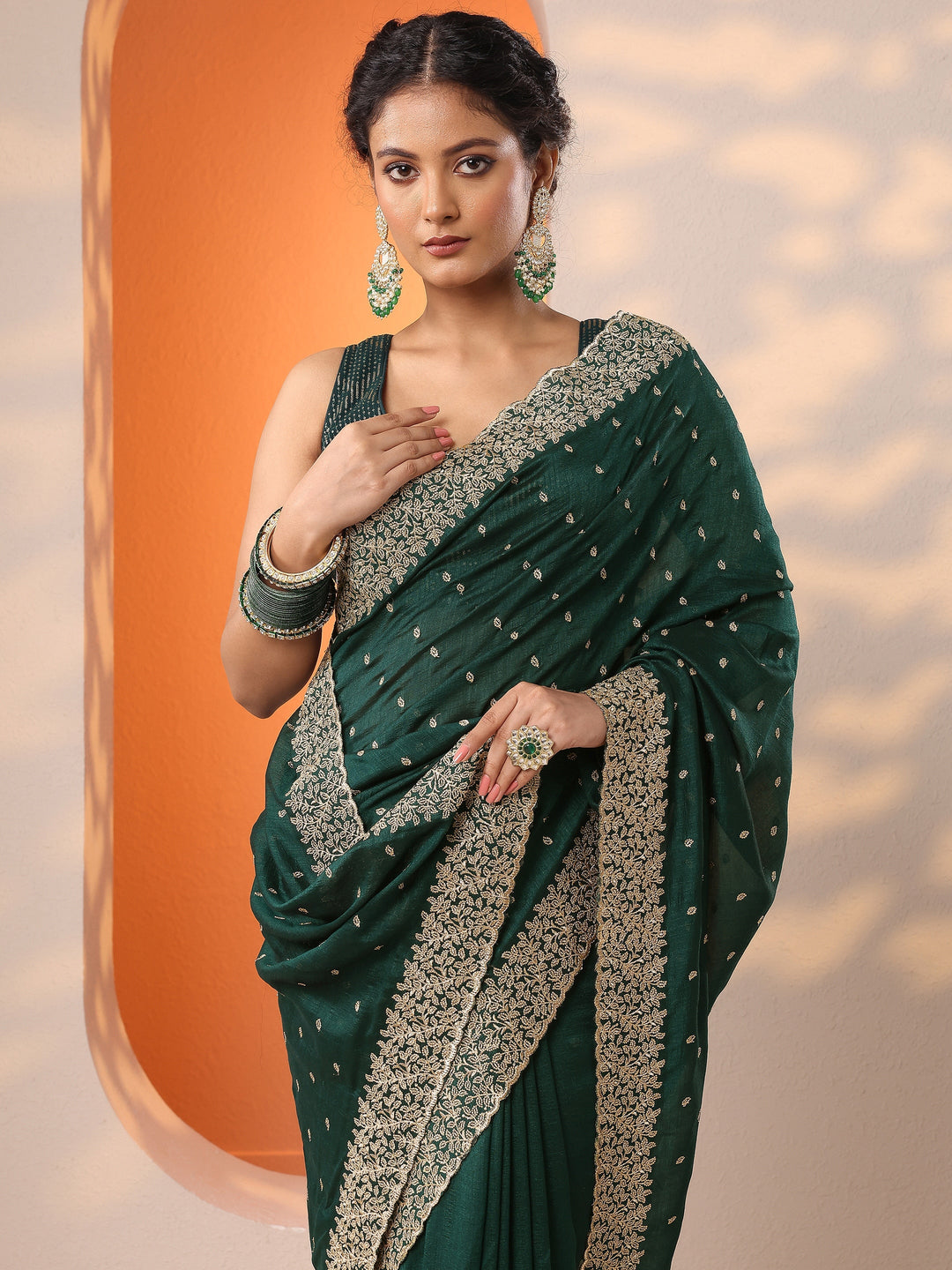 Green Embellished Silk Blend Saree With Unstitched Blouse Piece