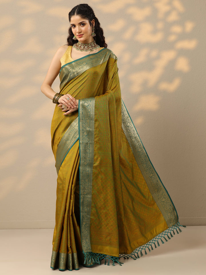 Green Woven Design Banarasi Silk Blend Saree With Unstitched Blouse Piece
