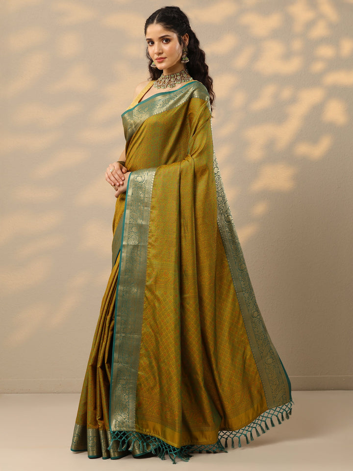 Green Woven Design Banarasi Silk Blend Saree With Unstitched Blouse Piece