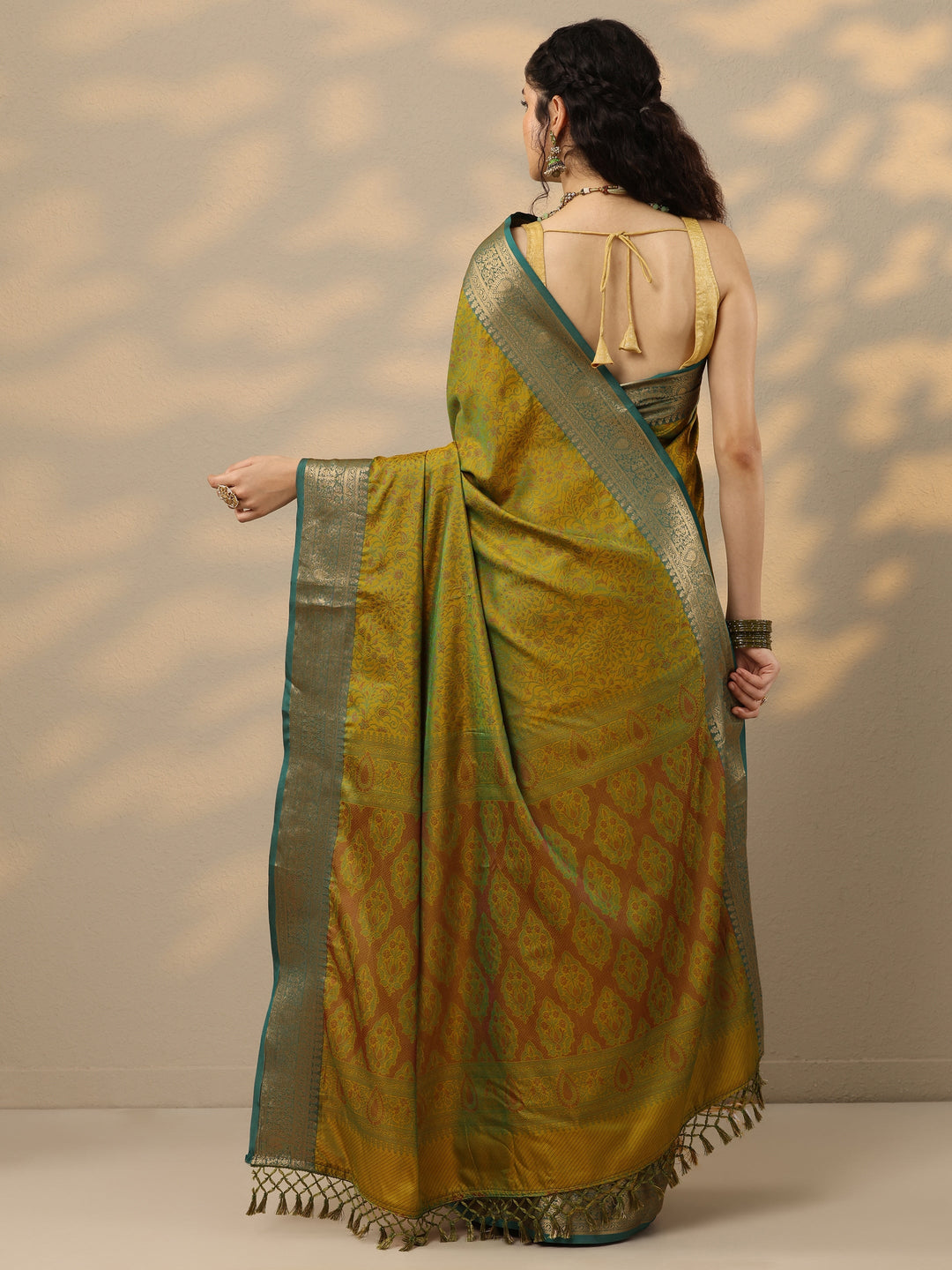 Green Woven Design Banarasi Silk Blend Saree With Unstitched Blouse Piece