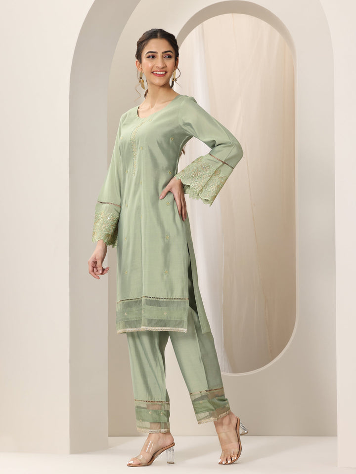 Green Embroidered Silk Blend Straight Kurta Set
