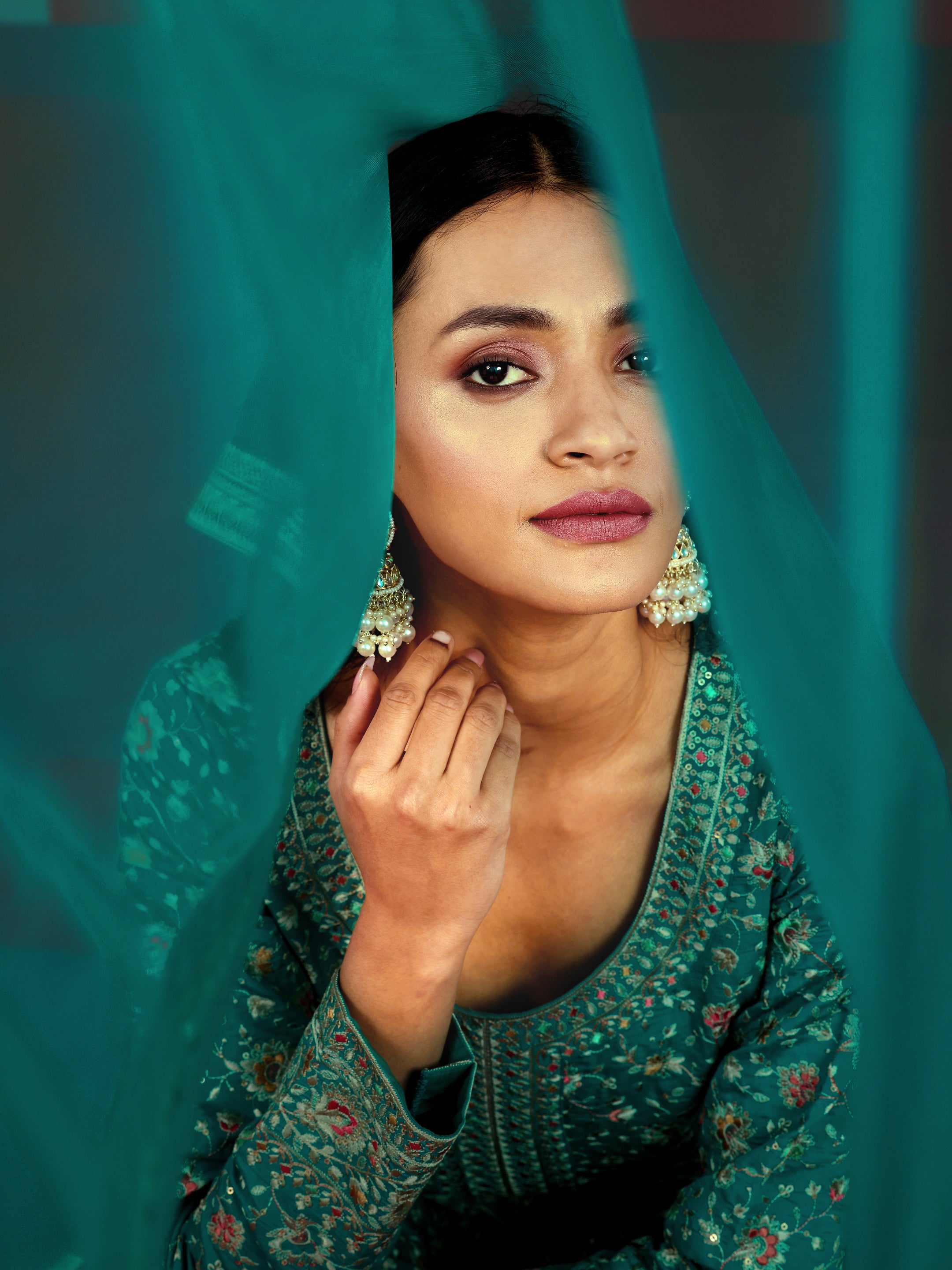 Buy Libas Art Green Embroidered Silk Blend Straight Suit With Dupatta buy-libas-art-green-embroidered-silk-blend-straight-suit-with-dupatta