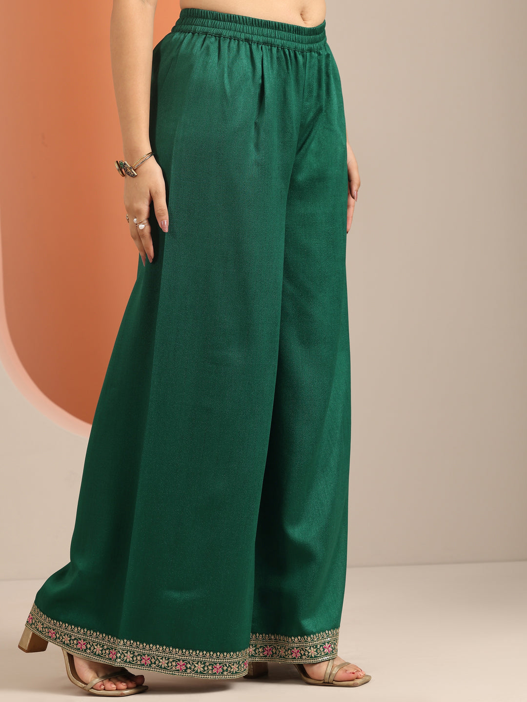 Green Embroidered Silk Blend Straight Suit Set With Dupatta