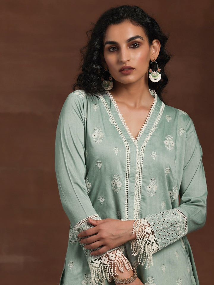 Green Embroidered Silk Blend Straight Suit With Dupatta