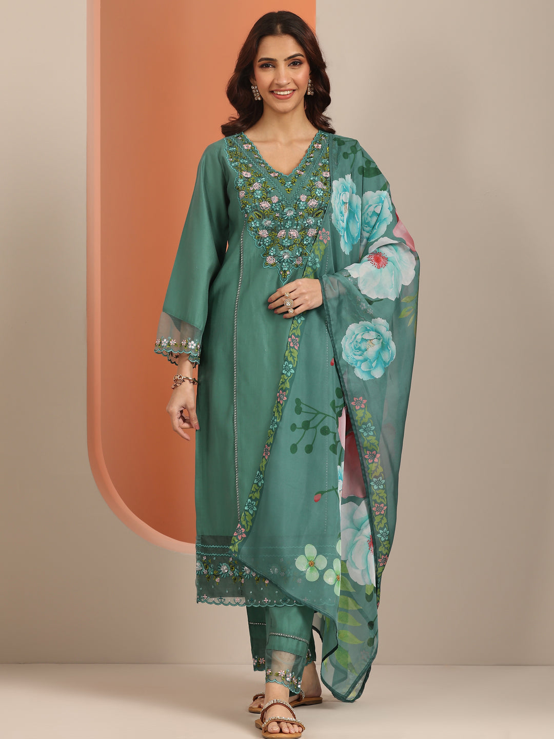 Green Embroidered Silk Blend Straight Suit Set With Dupatta