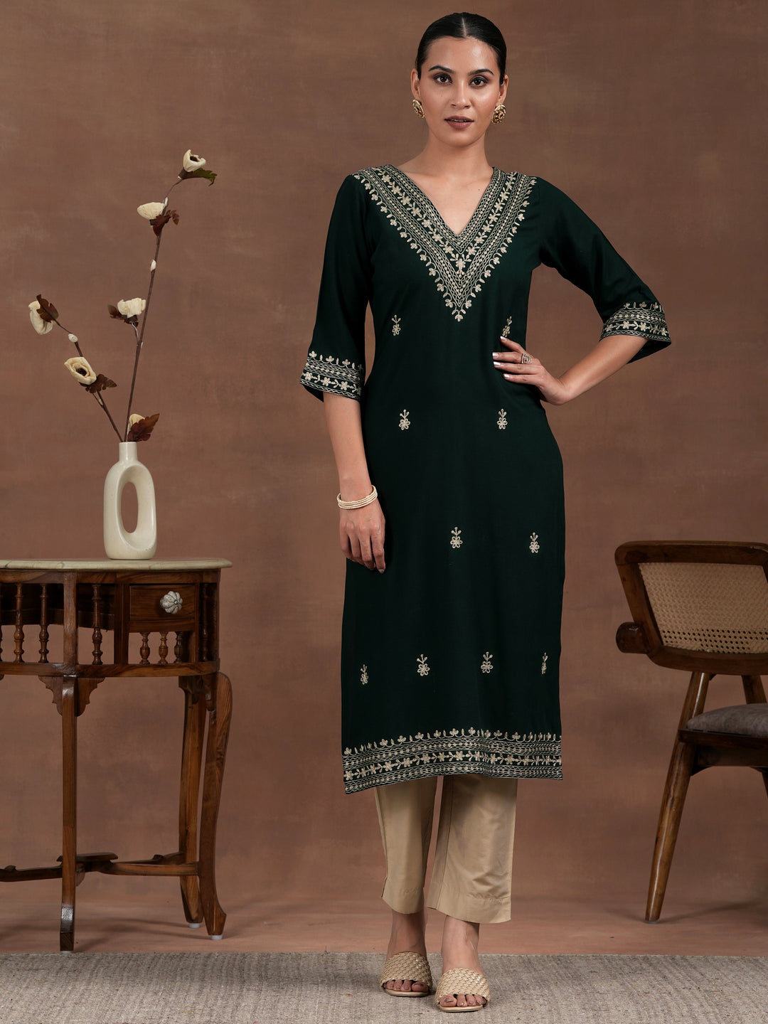 Green Embroidered Rayon Straight Kurta