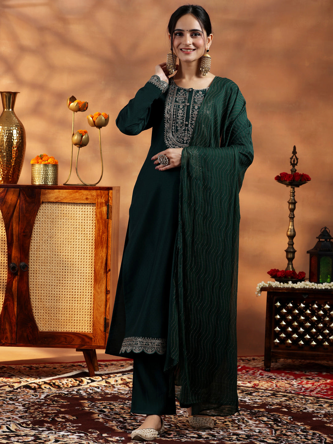 Green Embroidered Silk Blend Straight Suit With Dupatta