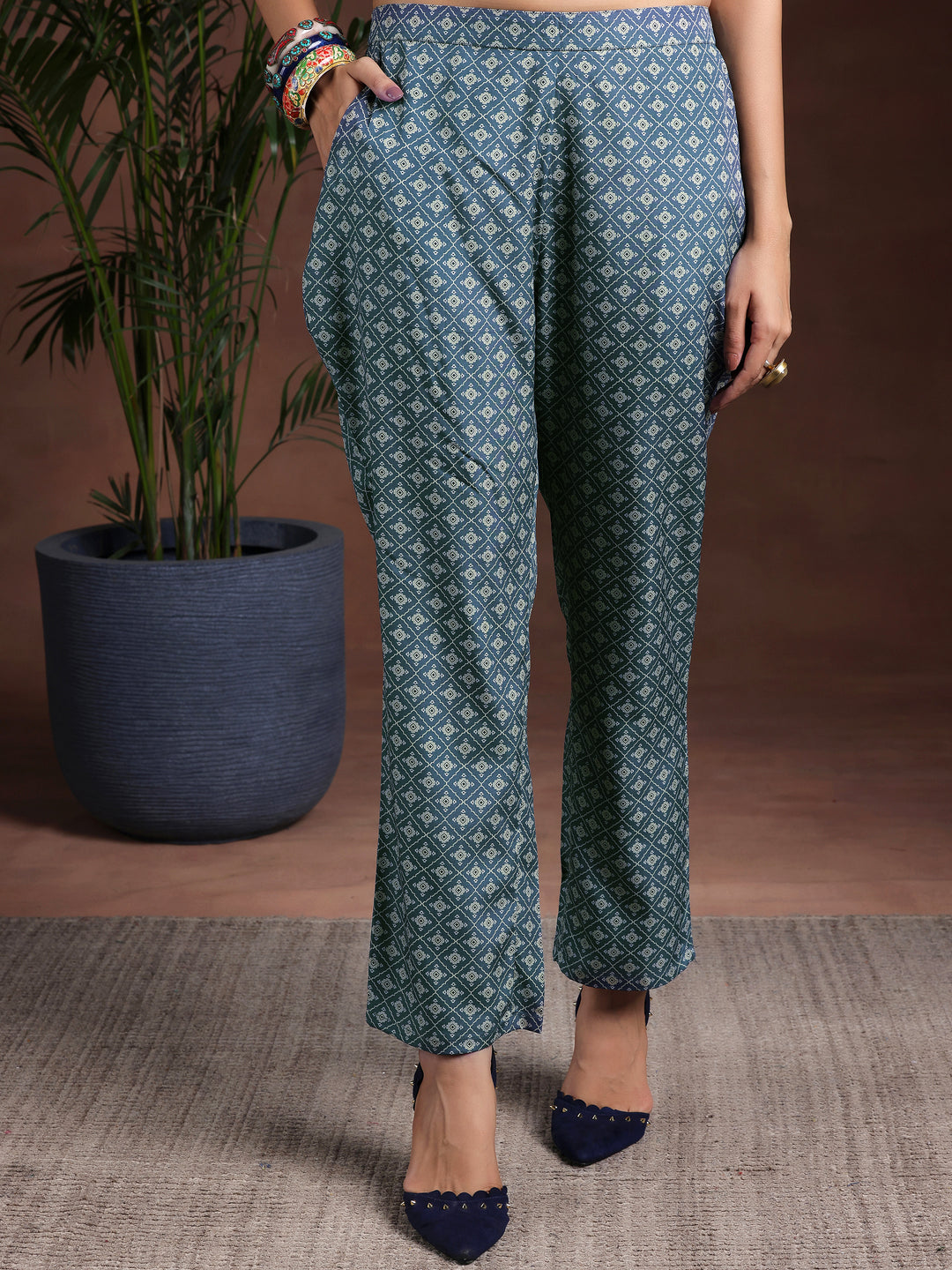 Grey Printed Poly Crepe Straight Suit With Dupatta