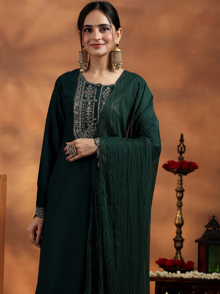 Green Embroidered Silk Blend Straight Suit With Dupatta