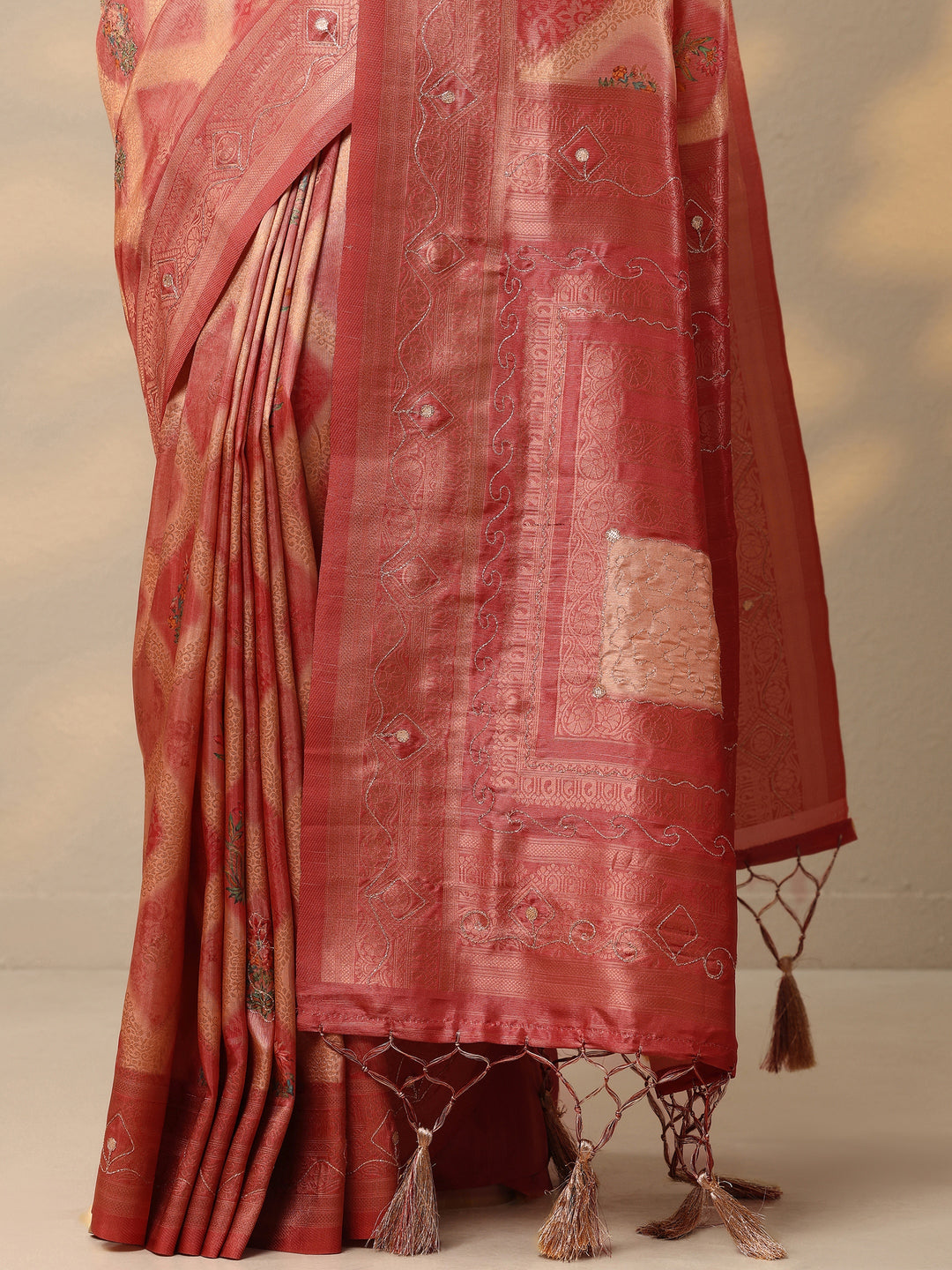 Peach Woven Design Silk Blend Saree With Unstitched Blouse Piece