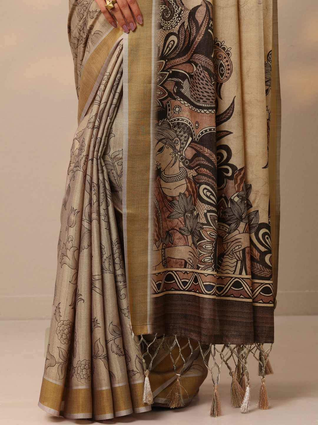 Beige Printed Silk Blend Saree With Unstitched Blouse Piece