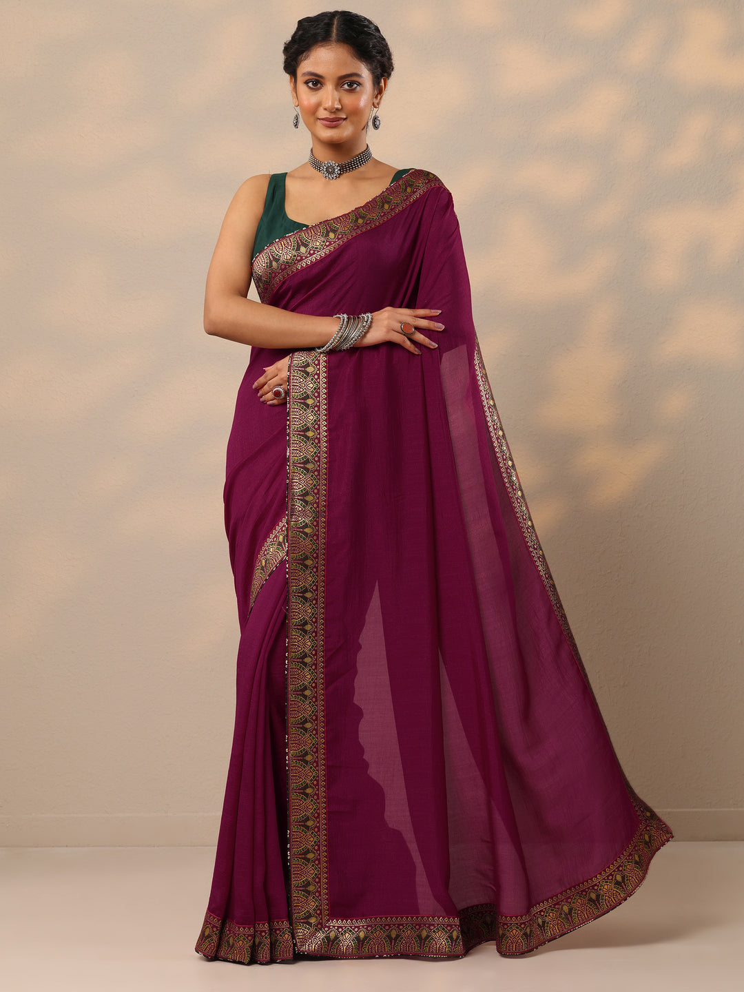 Magenta Solid Silk blend Saree With Unstitched Blouse Piece