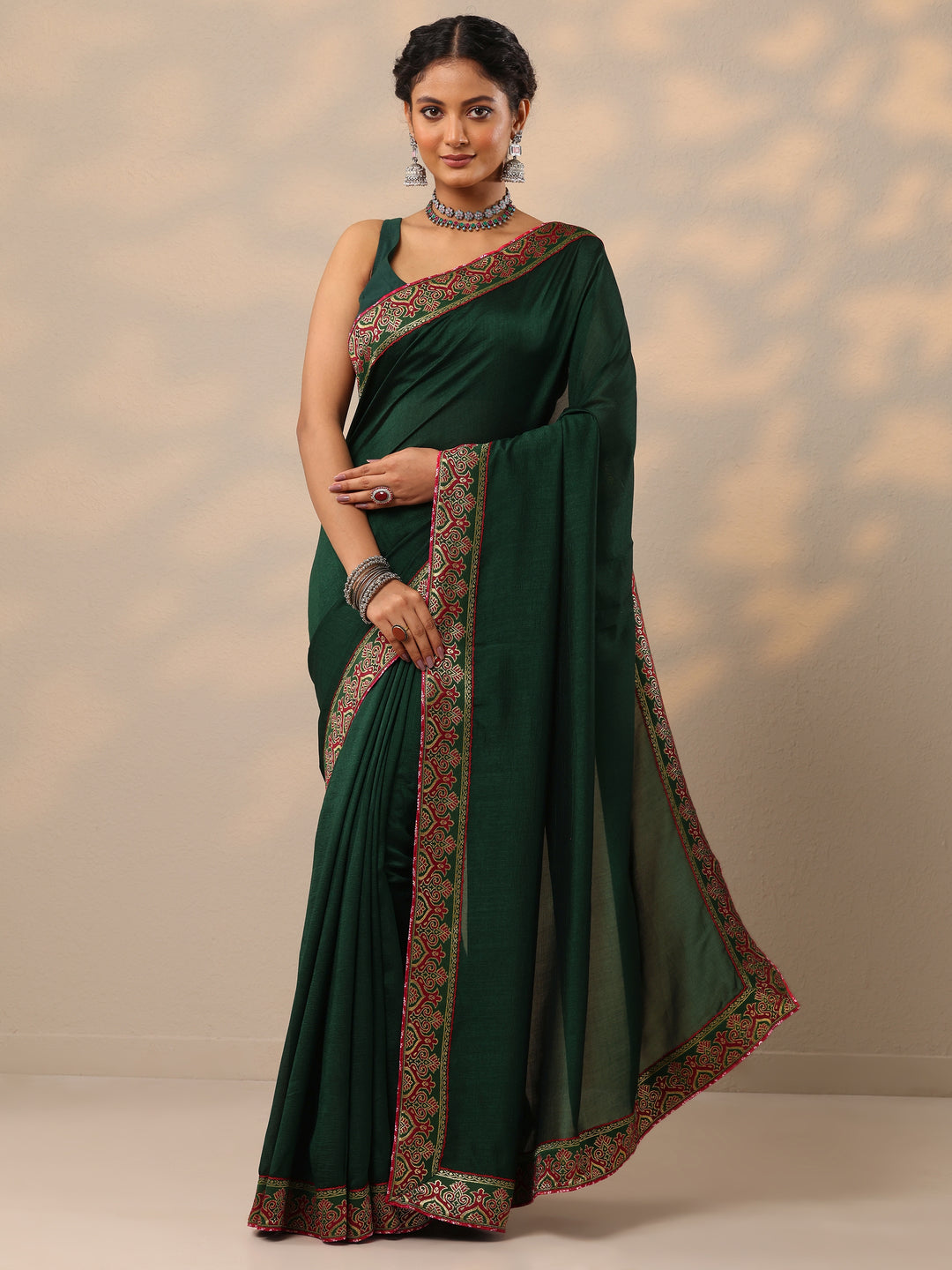 Green Solid Silk Blend Saree With Unstitched Blouse Piece