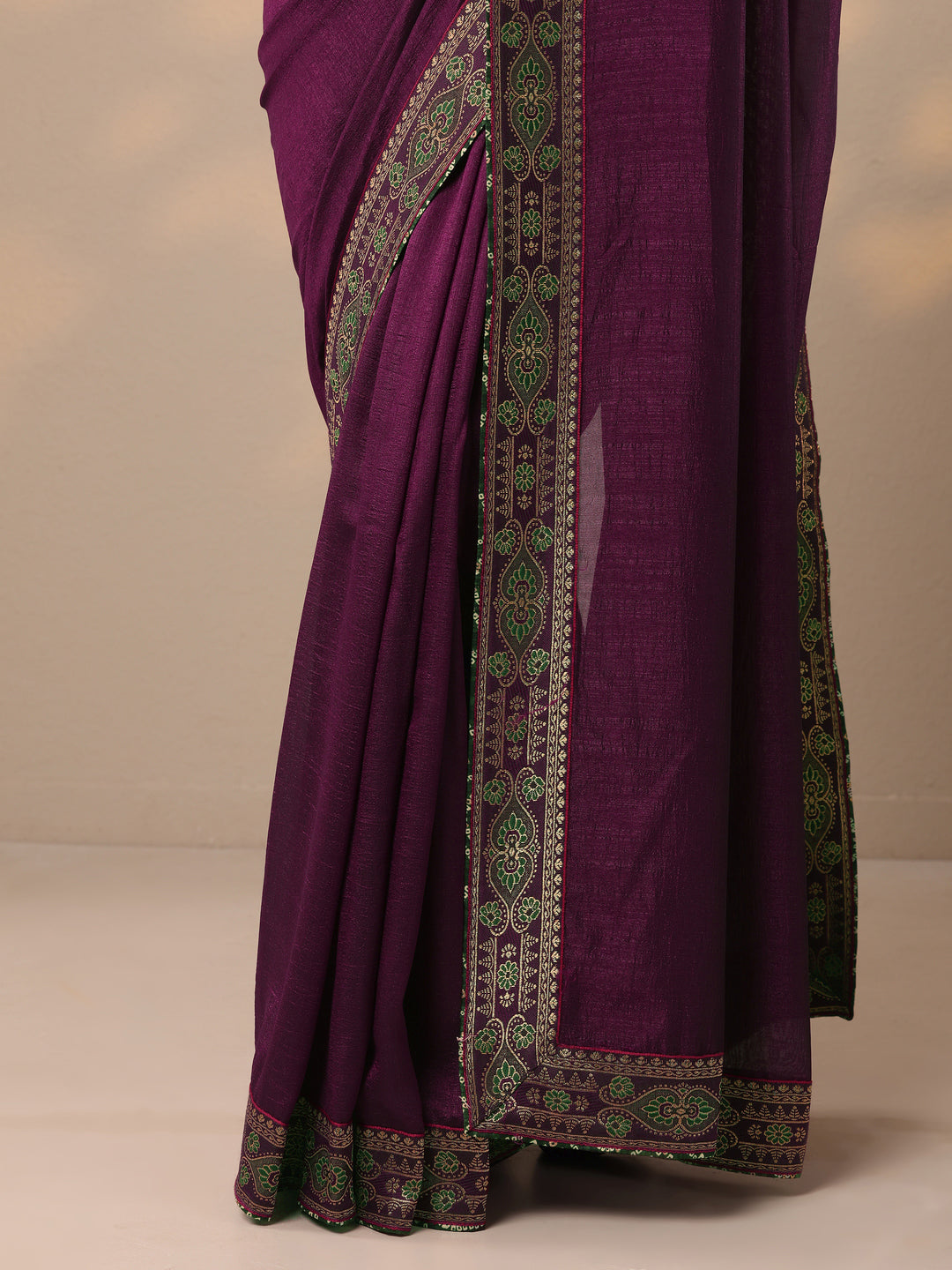 Wine Solid Silk Blend Saree With Unstitched Blouse Piece