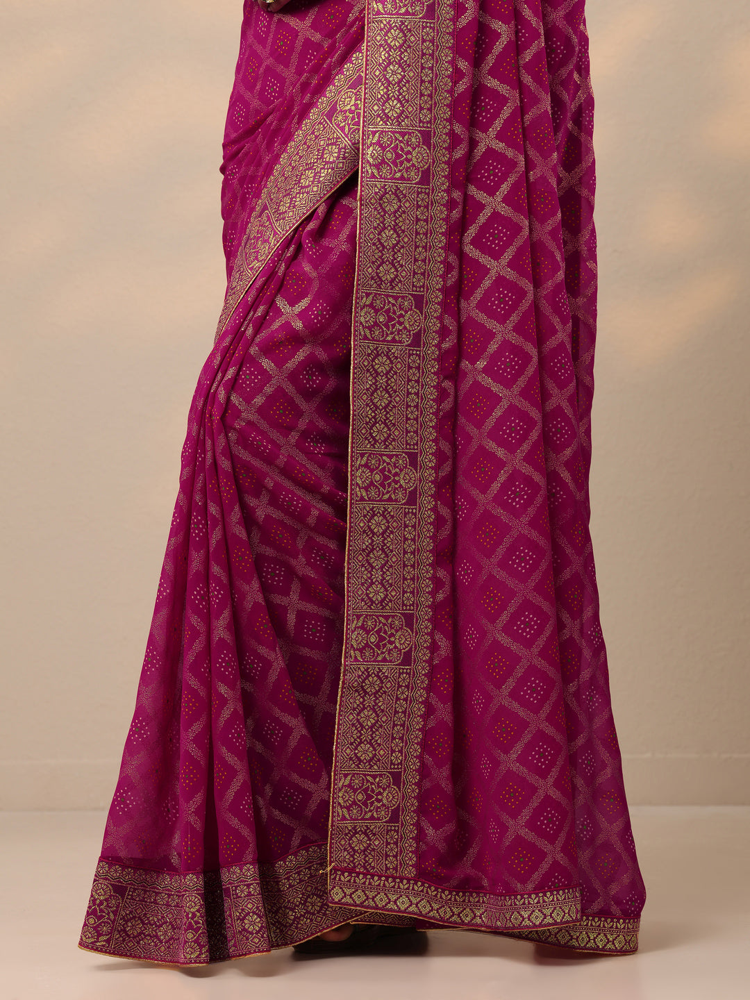 Magenta Bandhani Printed Georgette Saree With Unstitched Blouse Piece