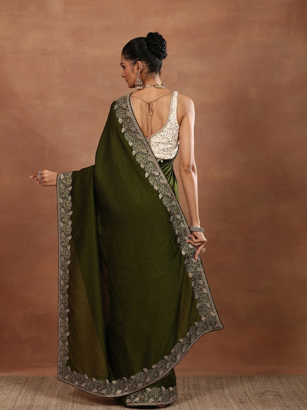 Green Embellished Silk Blend Sarees With Unstitched Blouse Piece