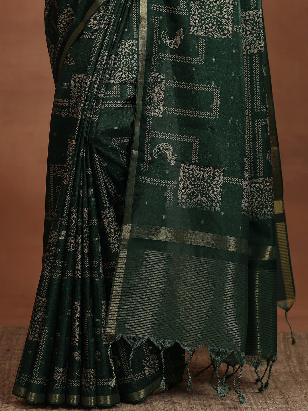 Green Printed Silk Blend Sarees With Unstitched Blouse Piece
