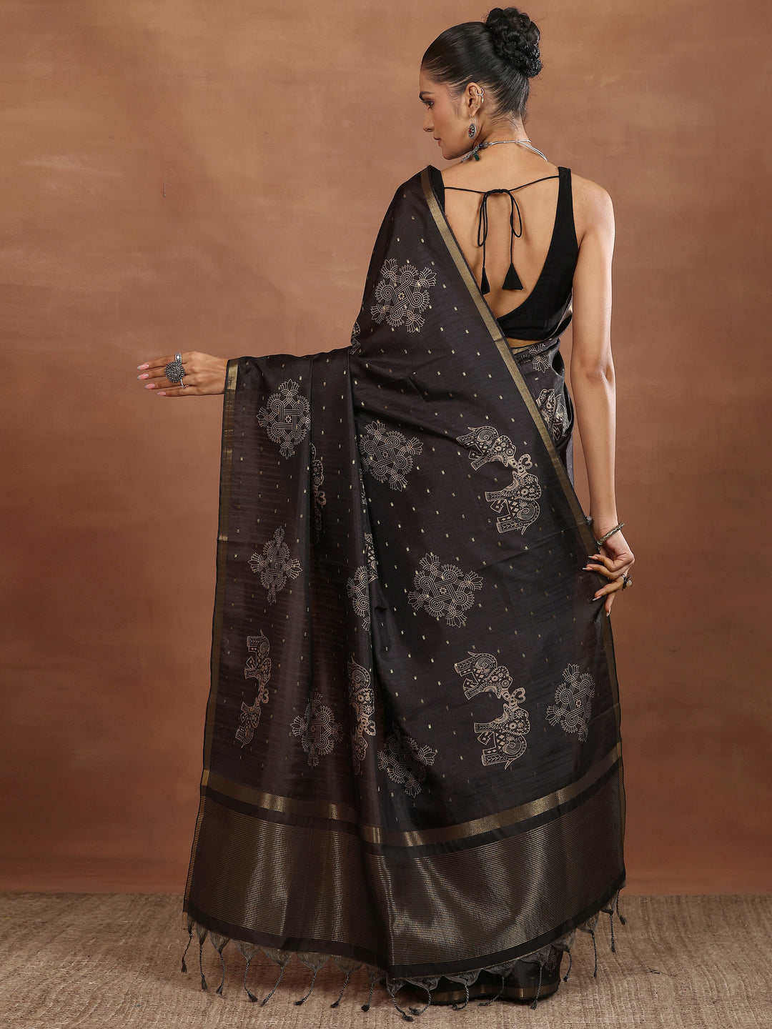 Grey Printed Silk Blend Sarees With Unstitched Blouse Piece