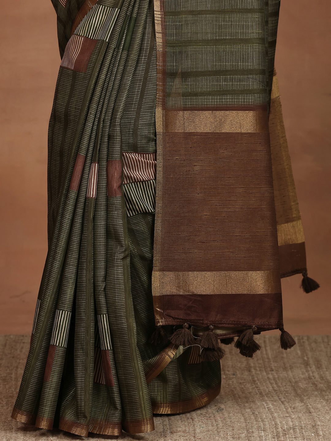 Green Printed Silk Blend Sarees With Unstitched Blouse Piece