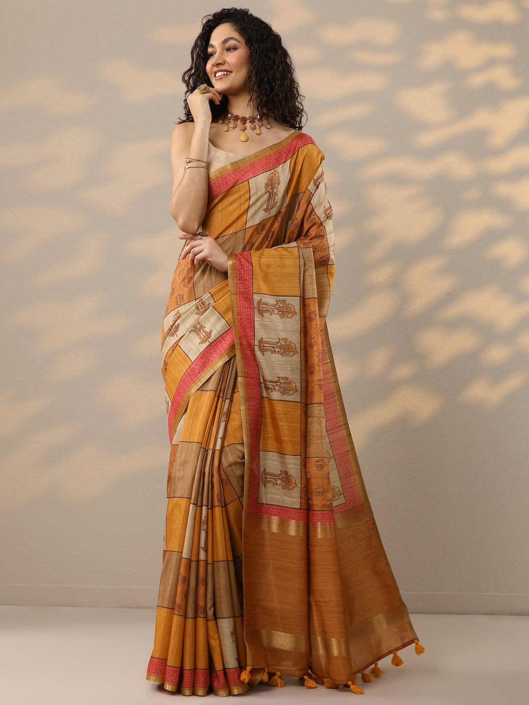 Orange Printed Silk Blend Saree With Unstitched Blouse Piece