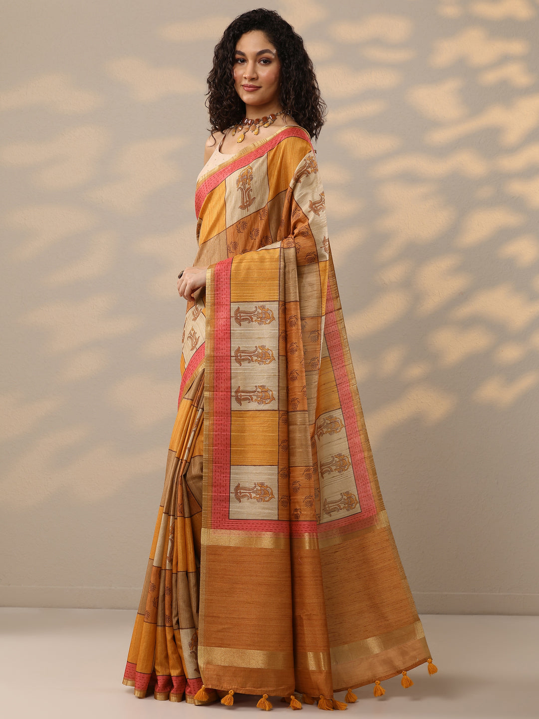 Orange Printed Silk Blend Saree With Unstitched Blouse Piece