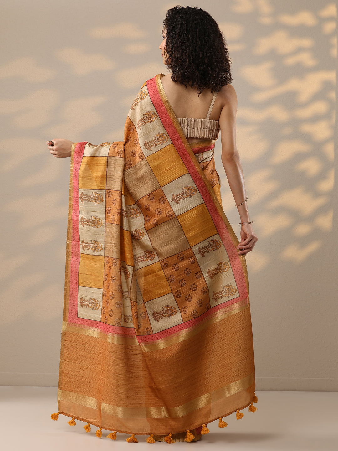 Orange Printed Silk Blend Saree With Unstitched Blouse Piece