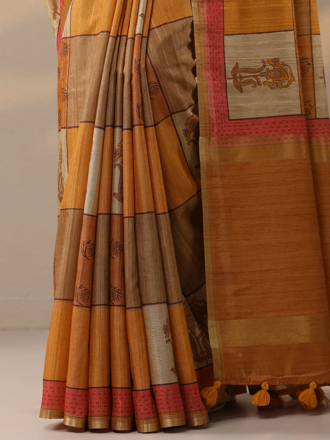 Orange Printed Silk Blend Saree With Unstitched Blouse Piece