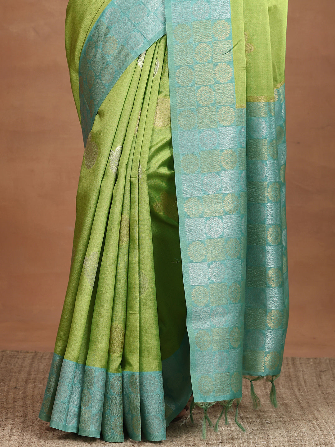 Green Woven Design Silk Blend Sarees With Unstitched Blouse Piece