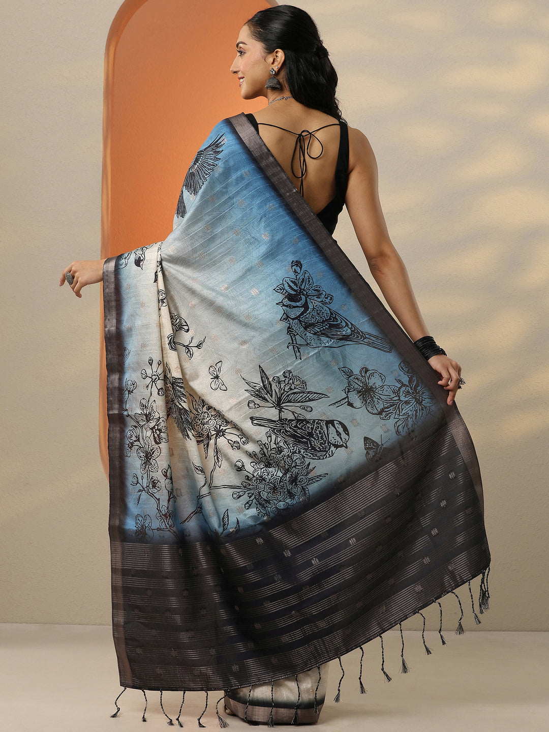 Beige Printed Silk Blend Saree With Unstitched Blouse Piece