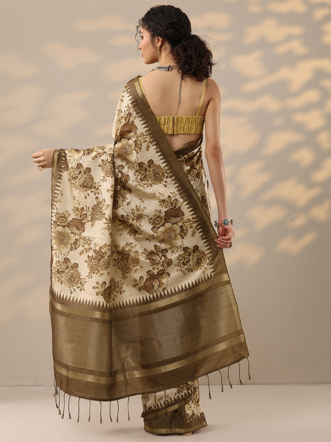 Beige Printed Silk Blend Saree With Unstitched Blouse Piece
