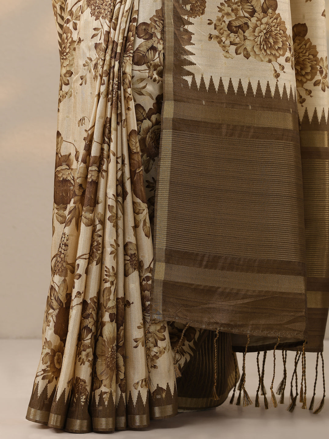 Beige Printed Silk Blend Saree With Unstitched Blouse Piece