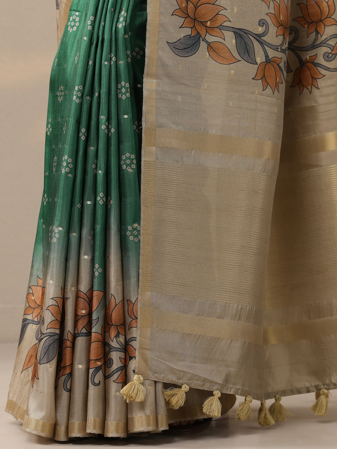 Green Printed Silk Blend Saree With Unstitched Blouse Piece