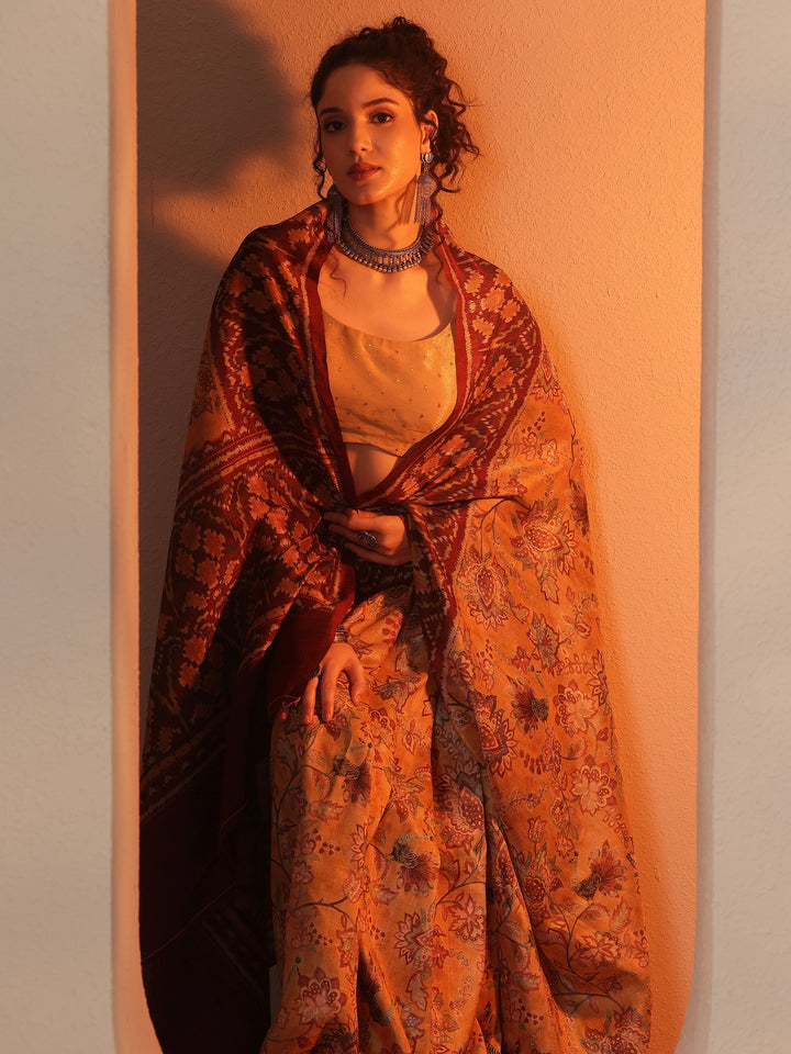 Mustard Printed Silk Blend Saree With Unstitched Blouse Piece