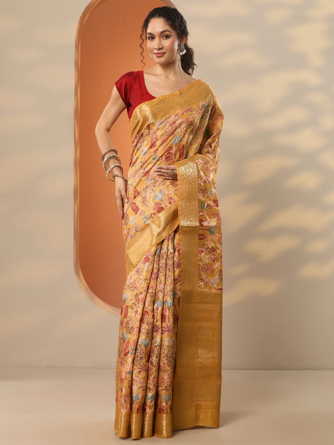 Mustard Printed Silk Blend Saree With Unstitched Blouse Piece
