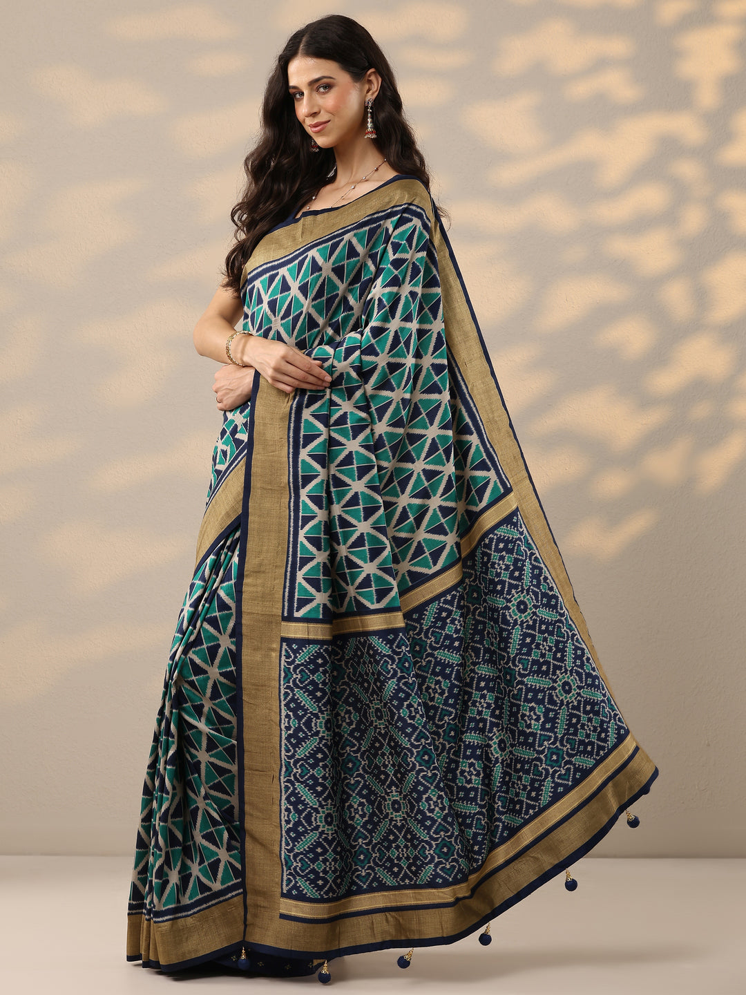 Blue Printed Silk Blend Saree With Unstitched Blouse Piece