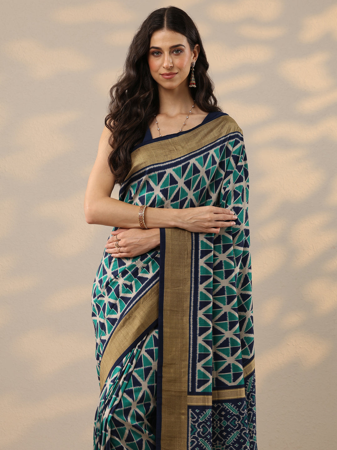 Blue Printed Silk Blend Saree With Unstitched Blouse Piece