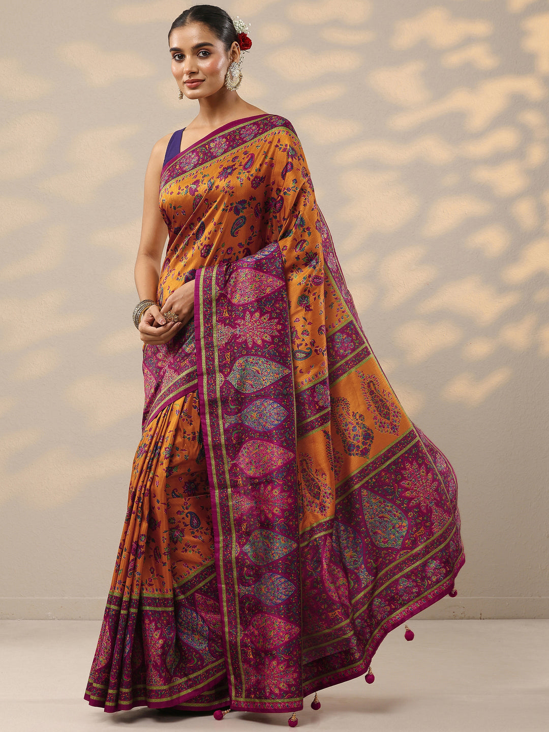 Mustard Printed Silk Blend Saree With Unstitched Blouse Piece