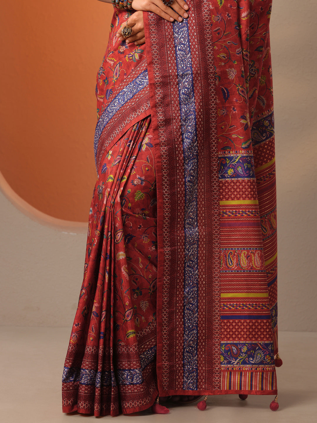 Red Printed Silk Blend Saree With Unstitched Blouse Piece