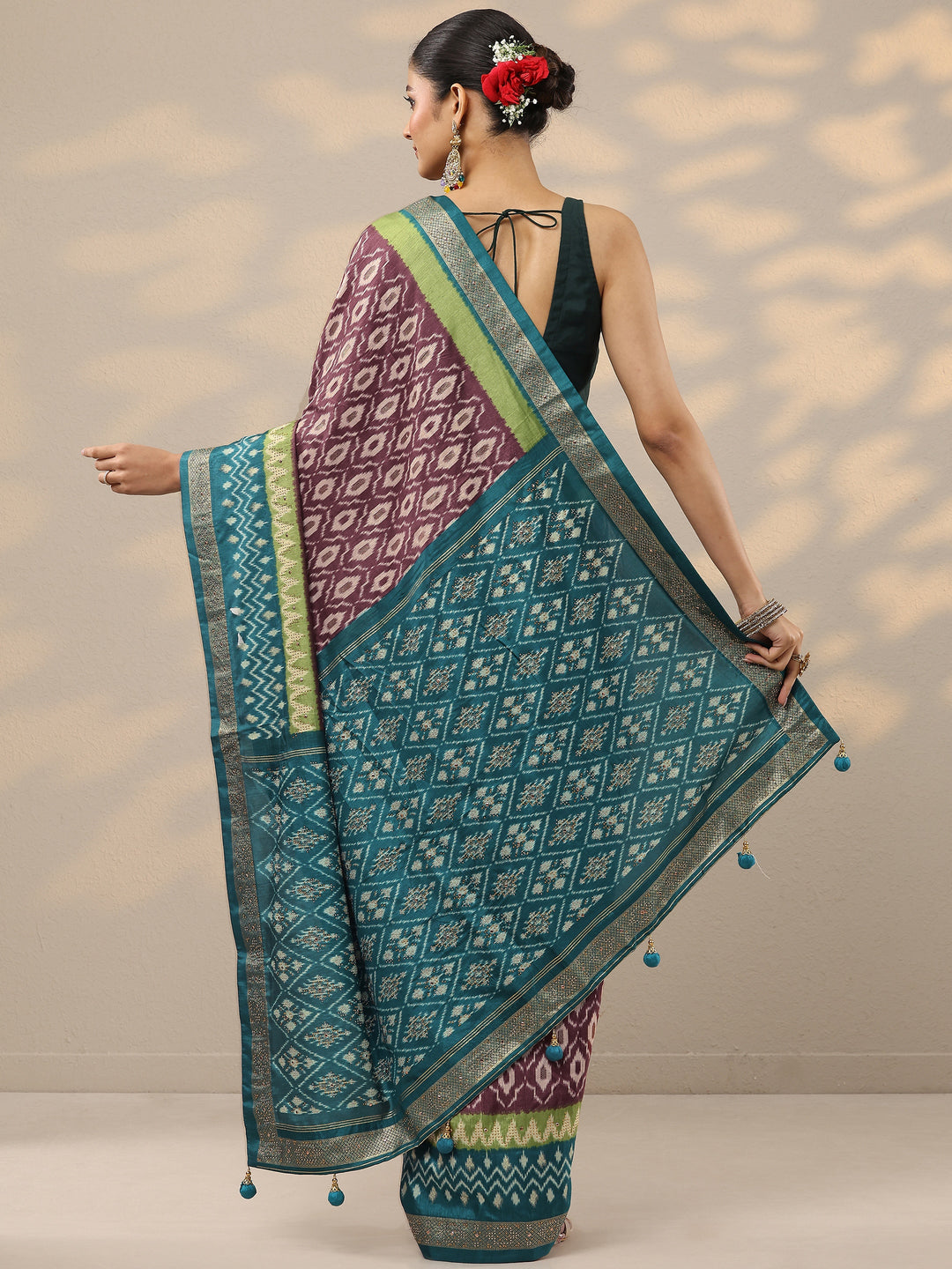 Magenta Printed Silk Blend Saree With Unstitched Blouse Piece