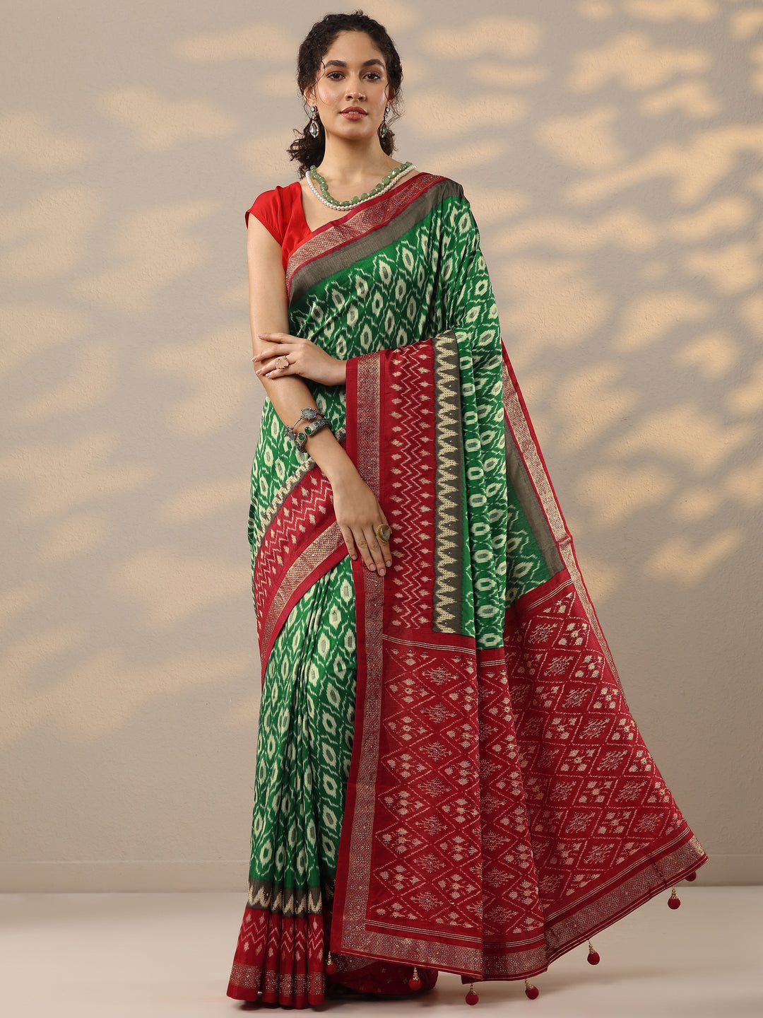 Green Printed Silk Blend Saree With Unstitched Blouse Piece