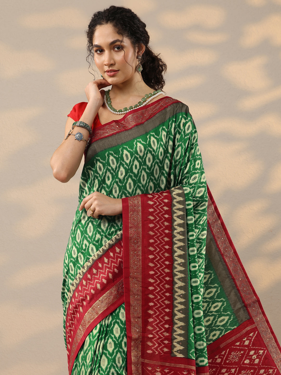 Green Printed Silk Blend Saree With Unstitched Blouse Piece
