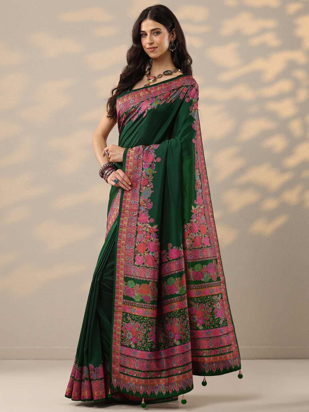 Green Solid Silk Blend Saree With Unstitched Blouse Piece