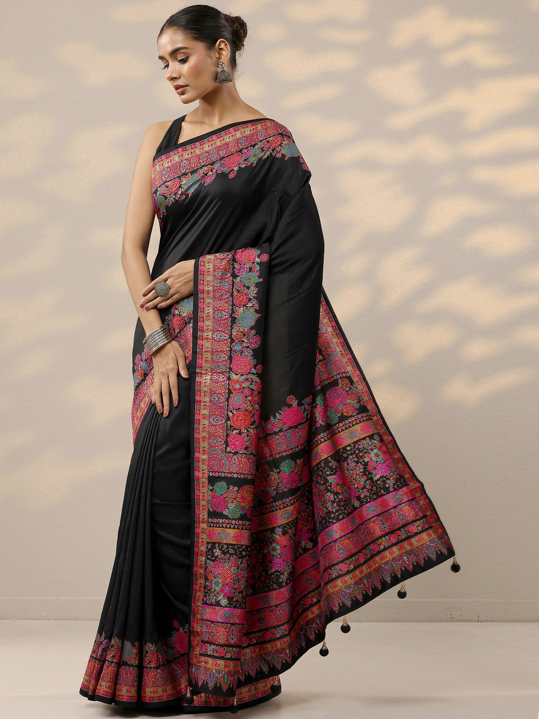 Black Solid Silk Blend Saree With Unstitched Blouse Piece