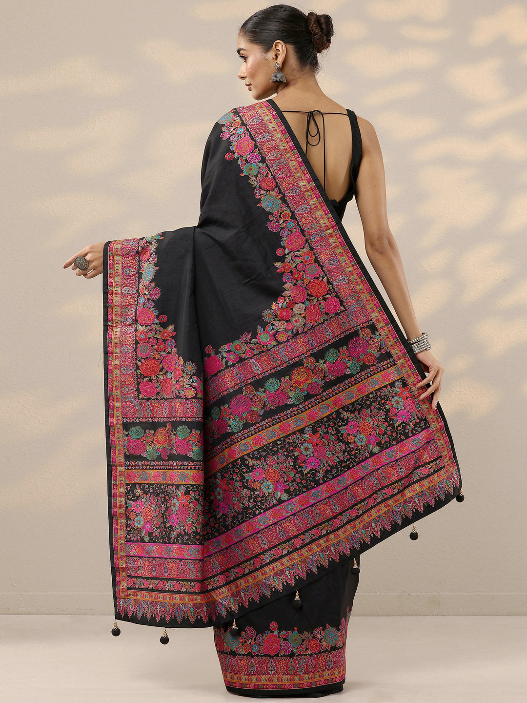 Black Solid Silk Blend Saree With Unstitched Blouse Piece