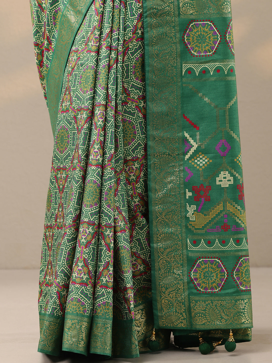 Green Printed Silk Blend Saree With Unstitched Blouse Piece