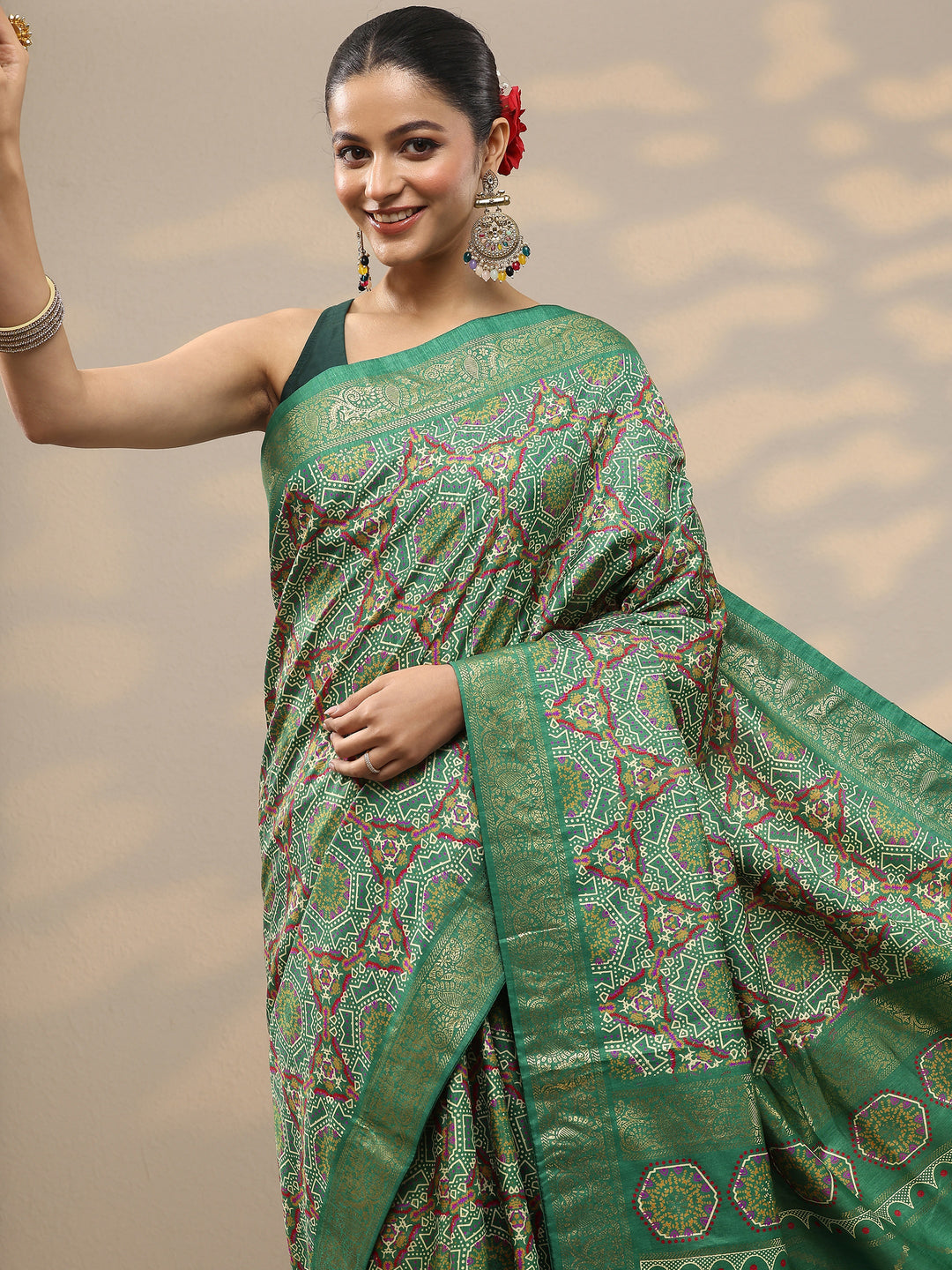 Green Printed Silk Blend Saree With Unstitched Blouse Piece