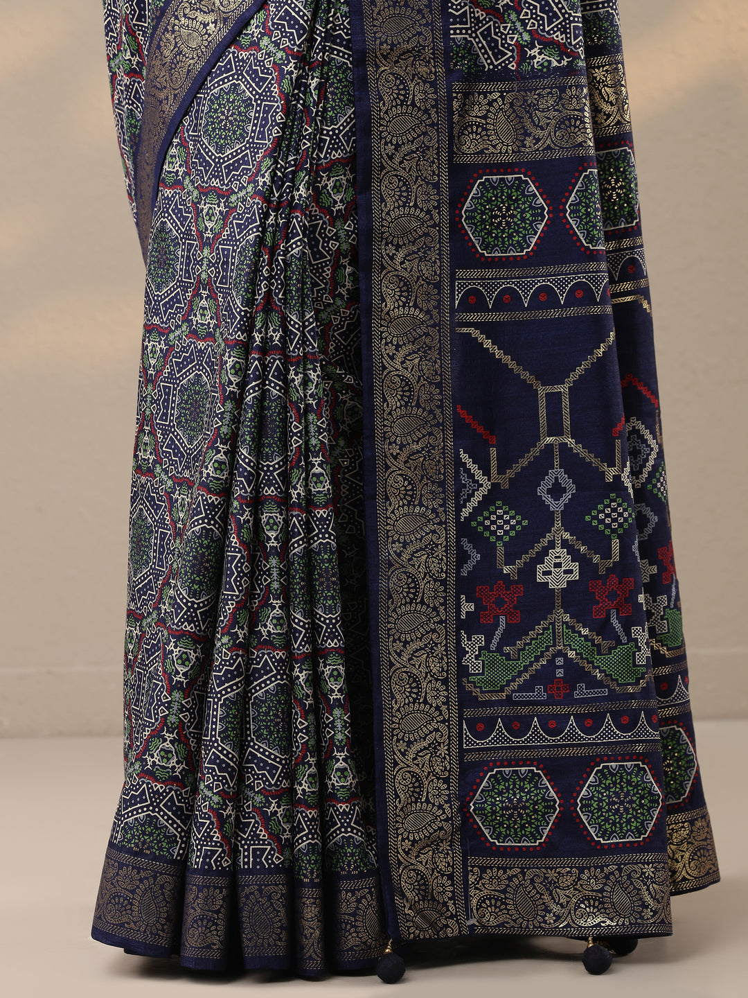 Navy Blue Woven Design Silk Blend Saree With Unstitched Blouse Piece